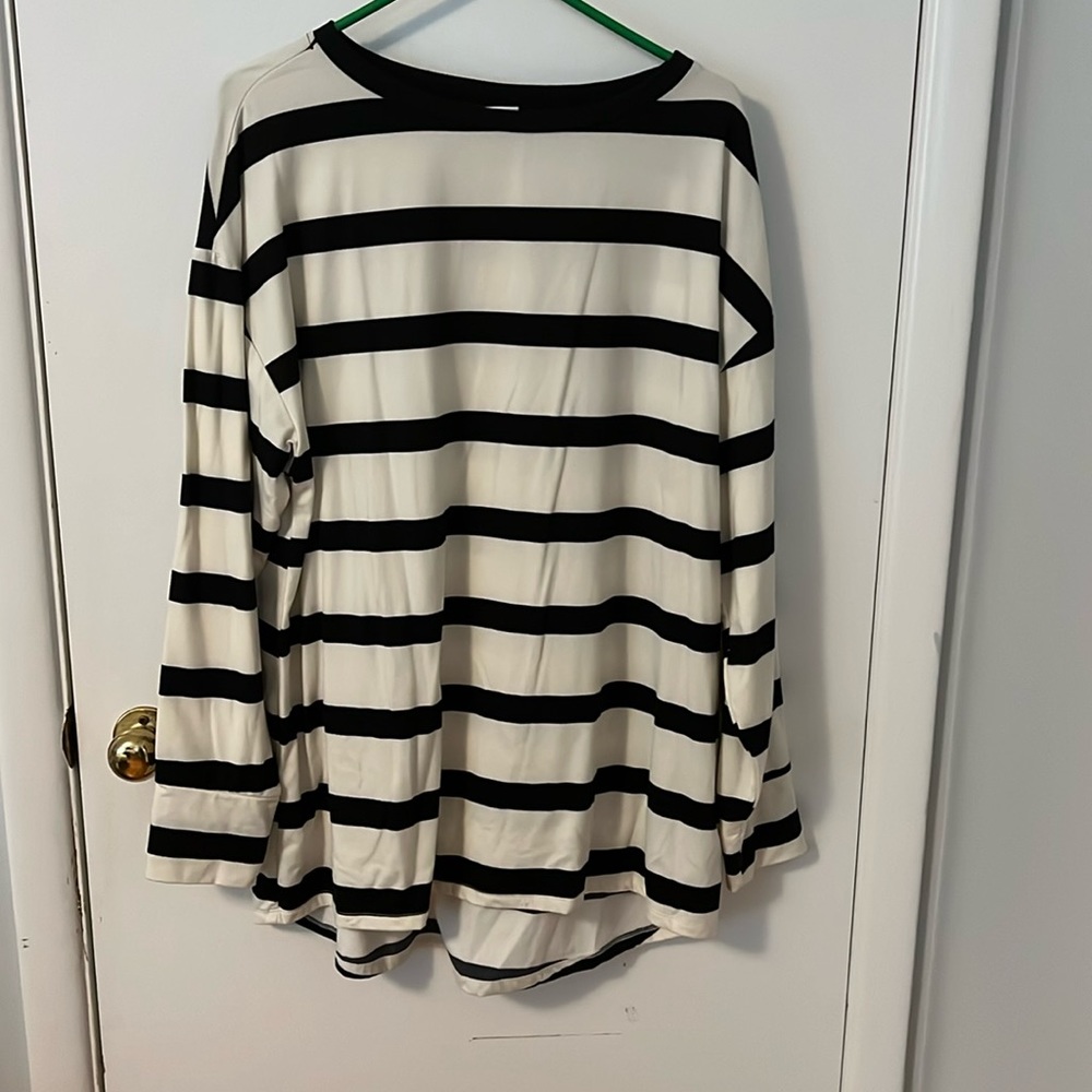 LulaRoe Size XL butter soft long sleeve